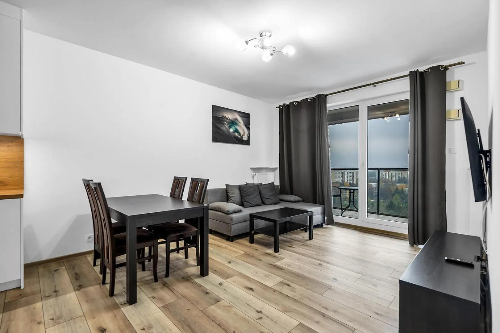 View Of The City Skyline Apartment contacts